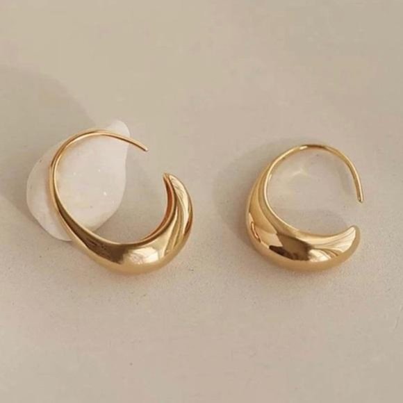 NEW 18K GOLD HOOP EARRINGS, NICE EARRINGS, CUTE EARRINGS. - Picture 4 of 7